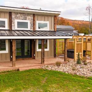Cabin 7 (1-Bed Modern-Luxury w. Hot Tub)