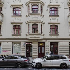 Prague Days - Three-bedroom Loft with Fireplace in Pop-art Style