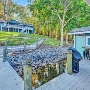 Waterfront Lake House Ideal Dock for Boats Swimming Fishing