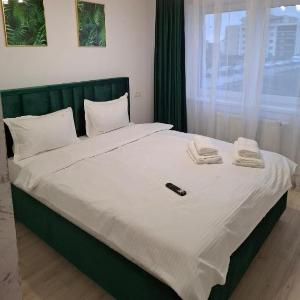 Luxury Glam Apartments Coresi Mall Area - Parking Option