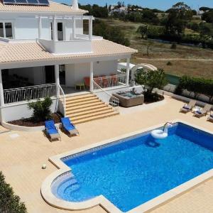 Villa Arquete 6 seat Jacuzzi 5 min walk to shops