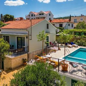 Family friendly house with a swimming pool Supetar Brac - 23813