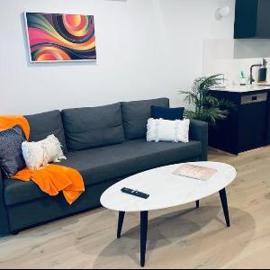 2BR-2BR-1Car-CBD-Pool-Shopping