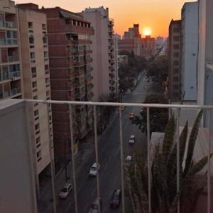 Luminoso depto de 3 amplios dormitorios y living comedor cochera gratuita