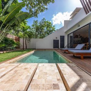 Villa Asana with Stunning Luxury Pool and Private Rooftop