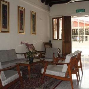 Heeren Straits Hotel