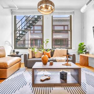 Lofts on E 4th WALK TO CAVS Sleeps 6