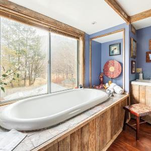 Luxurious sky loft with giant soaker tub steam room views
