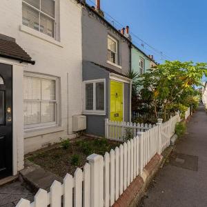 Host & Stay - The Navy at Frederick Gardens