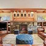 Amazing Steps to Downtown and River Gorgeous Newer AC 4222