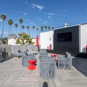 Hollywood Apartment Near Walk of Fame