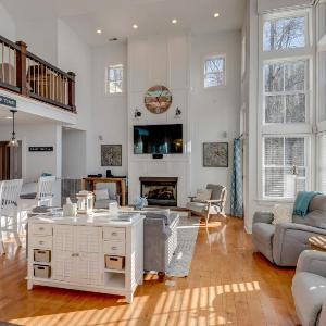 Eagle Roost Chalet- Modern Kentucky Lake Chalet