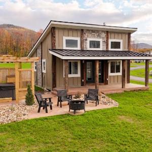 Valley View Resort Cabin #2 1-Bed Modern-Luxury with Hot Tub in Canaan Valley WV