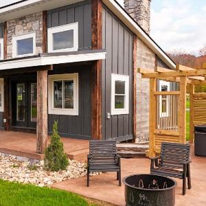 Valley View Resort Cabin #3 1-Bed Modern-Luxury with Hot Tub in Canaan Valley WV