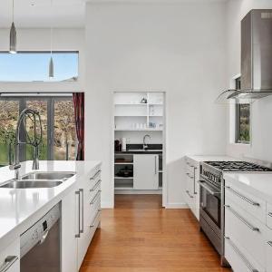 Huge & Stylish on Shotover 4 Bedrooms