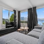 Central 2 Bedroom Apartment Lake Views 