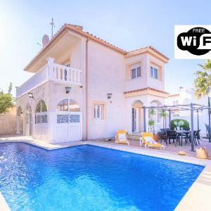 Apart-rent Casa Requesens 0007 con piscina privada y wifi