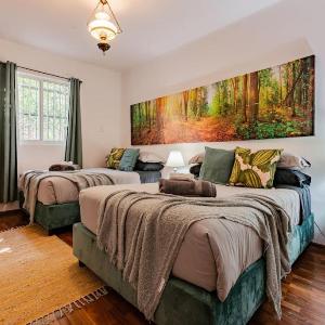 Large Group-Friendly Home with Stunning Rooftop