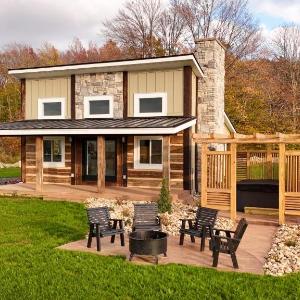 Valley View Resort Cabin #5 2-Bed Modern-Luxury with Hot Tub in Canaan Valley WV