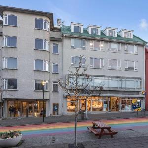 Three Bedroom Apartment on Rainbow Street by Heimaleiga