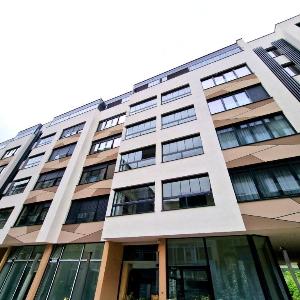 Prestige Luxury Suite - Prime Central Location - Private Garage Parking