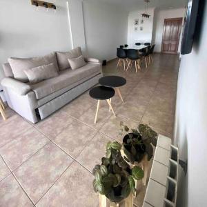 Amplio depto tres habitaciones y dos banos para familia