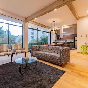 Spacious Roma Norte Loft with Art & City Views