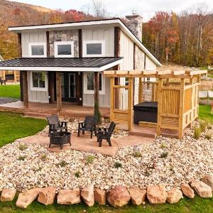 VVCR - Cabin 6 (1-Bed Modern Luxury w. Hot Tub)