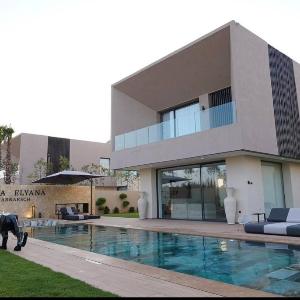 Marrakech Oasis Retreat - 5-Bedroom Villa with Private Pool