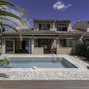 Casa Mia by Halldis