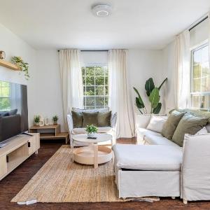 Cozy Duplex w King Bed 2 Full