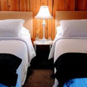 Hotels near Opus 40 - Pine Hill Arms Hotel