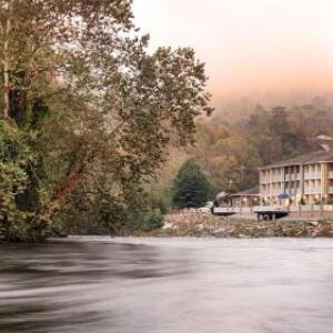 Hotels near Ramsey Center Cullowhee - Best Western Plus River Escape Sylva / Dillsboro