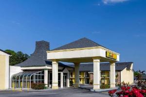 Howard Johnson by Wyndham McDonough GA, McDonough