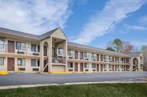 Super 8 by Wyndham Burlington NC, Burlington