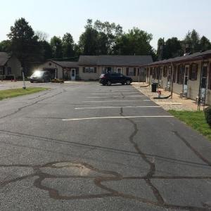Hotels near C.O. Brown Stadium - Howards Motel
