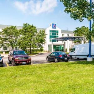 Hotels near Duly Health and Care Field - Motel 6-Joliet IL - Chicago - I-55