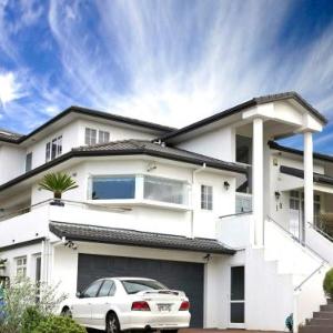 Hollywood Avondale Auckland Hotels - Lush & Co Auckland Bed & Breakfast