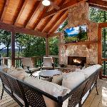 Aska Favor - Near River Tubing Hiking Dining Gem Mining Mini-Golf