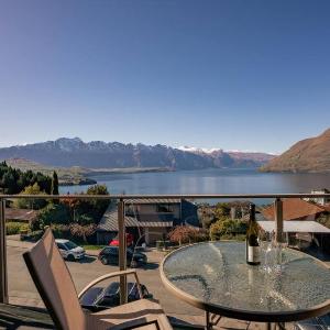 Quiet Home with Stunning Lake & Mountain Views