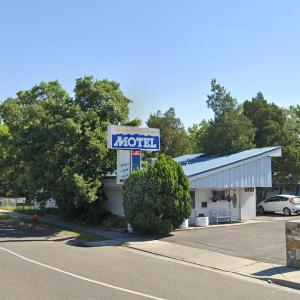 Majestic Rockies Motel