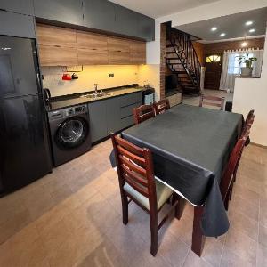 Duplex con patio y asador buena ubicacion