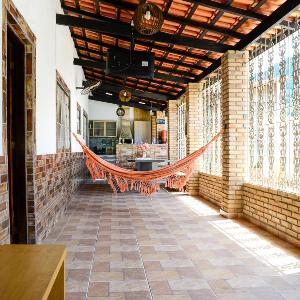 Casa perto das principais praias c WiFi e churrasq