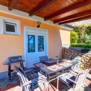 JELKA NV 2 - Apartment for 4 persons with terrace and private parking