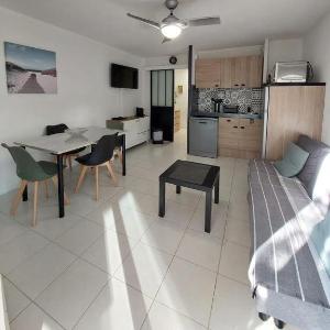 Beau T2 moderne residence avec piscine - Place de parking