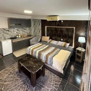 Apartment on the day Bar