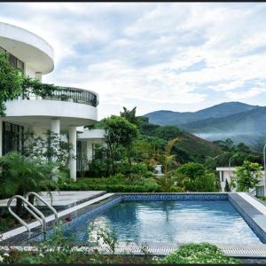 3BR Lake View Ivory Hoa Binh Villa