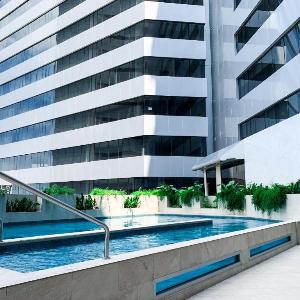 Suite de Lujo con Vista Panorámica Piscina y Gym
