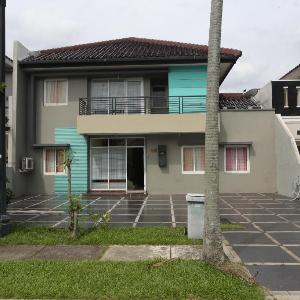 Townhouse Oak Legian Near Legian Beach Formerly Sayang Maha Merta