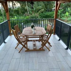 Studio cosy à Capesterre-Belle-Eau avec terrasse